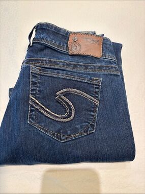 Silver Jeans Women's Blue Bootcut Denim with Embroidered Back Pocket
